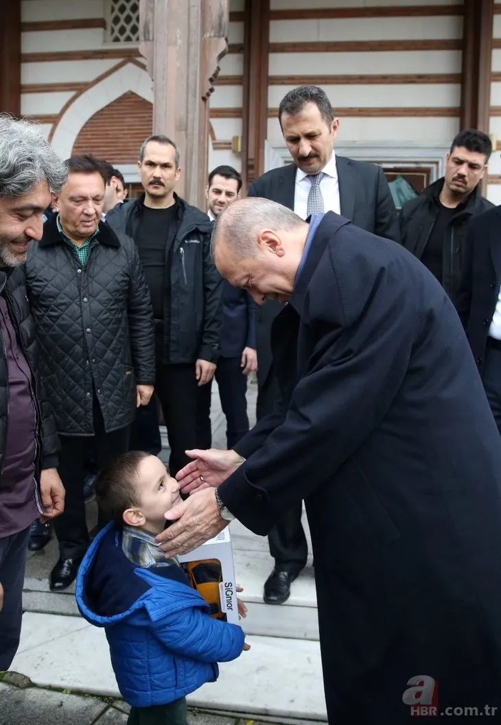 Başkan Erdoğan’dan küçük çocuğa hediye