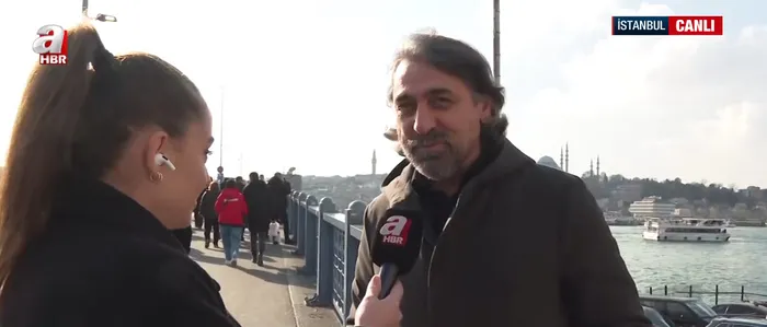 Gazze mitingi için özel şarkı besteleyen Sanatçı Eşref Ziya Terzi A Haber'de (Ekran görüntüsü / A Haber)