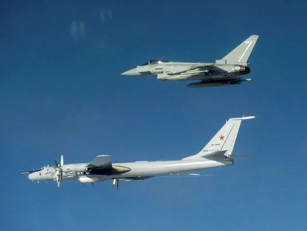 Son dakika: İngiliz - Rus uçakları arasında gerilim! İşte o fotoğraflar... - 1