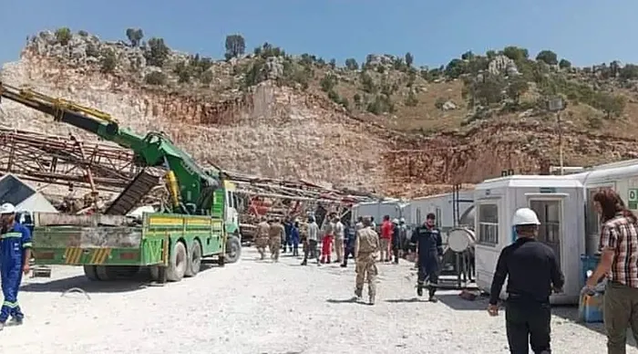 sirnakta-gabar-dagi-petrol-sahasinda-sondaj-kulesi-devrildi-enkaz-altinda-kalan-isciler-var-1721556338702.jpg Şırnak’ta Gabar Dağı petrol sahasında sondaj kulesi devrildi! Ölü ve yaralılar var... - 2