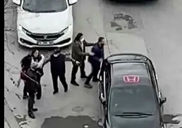 Bahçelievler'de sokak ortasında kadına şiddet!