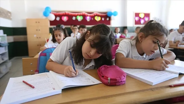 1697548026312.jpg Okullarda ara tatil kalkacak mı? İllere ve bölgeye göre yeni sistem mi geliyor! MEB'den flaş adım... - 2