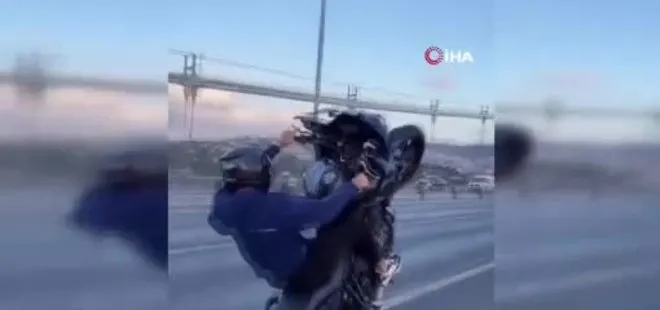 İstanbul’da motosikletlinin köprü üzerindeki tehlikeli hareketleri kamerada
