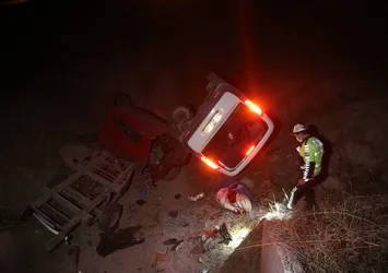 Feci kaza! Kamyon ikiye bölündü