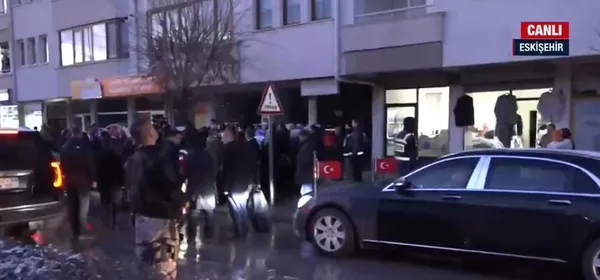 baskan-erdogandan-sehit-ailesine-taziye-ziyareti-1706455987520.jpeg Başkan Erdoğan'dan şehit Sözleşmeli Er Muhammed Tunahan Evcin'in ailesine taziye ziyareti - 4