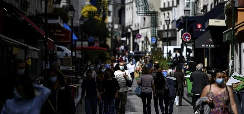 Paris’te maske zorunluluğu kalktı