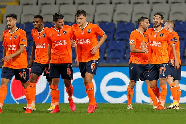 Başakşehir Şampiyonlar Ligi’nde Manchester United 2-1 mağlup etti