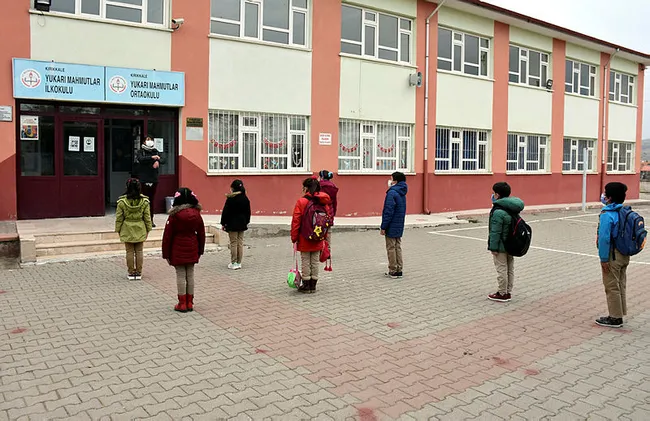 Son dakika: Yüz yüze eğitimde ders zili çaldı! Öğretmenler ne zaman aşı olacak?