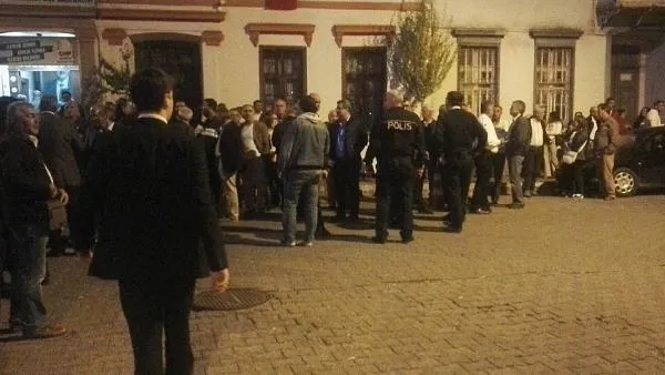 CHP'nin Edremit'teki delege seçiminde kavga çıktı - 3