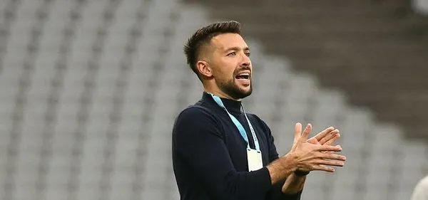 francesco-farioli-yeni-takimina-imzayi-atiyor-alanyasporun-basina-geciyor-1640899218279.jpg Francesco Farioli yeni takımına imzayı atıyor! Alanyaspor'un başına geçiyor - 1