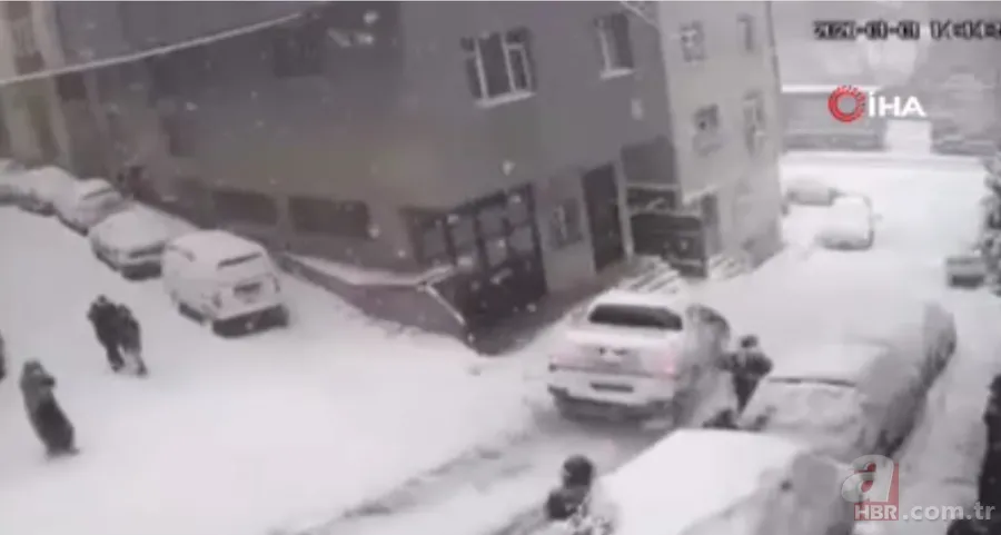 Kağıthane'de kaygan zemin faciası! Yokuştan kayan kamyonet çocuklara çarptı 5