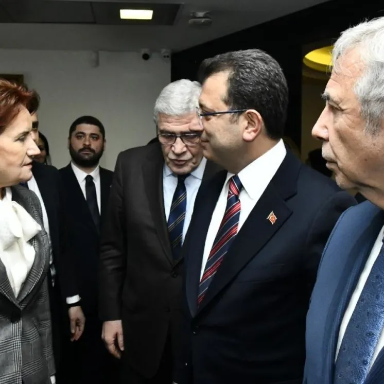 Siz kendinizi ne halt zannediyorsunuz