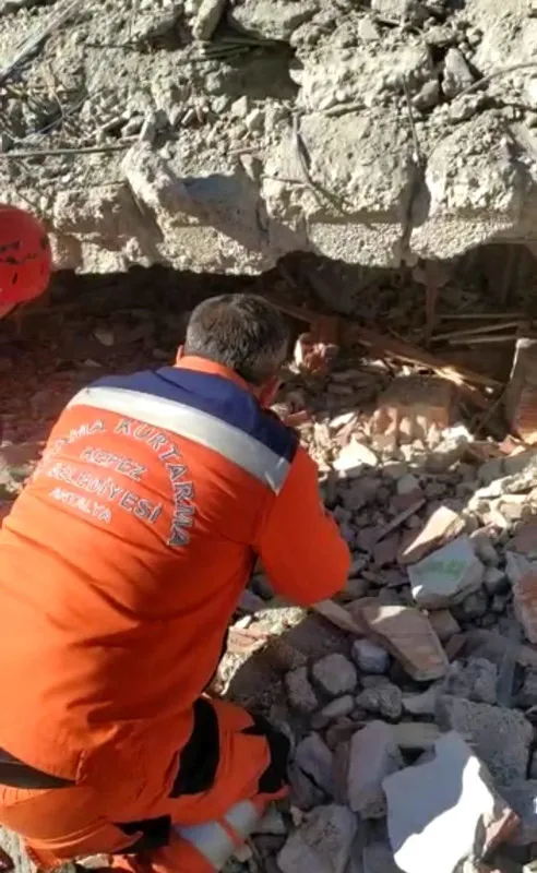Arama kurtarma çalışmaları kaç gün sürer? Hangi illerde arama kurtarma bitti? Devam eden iller listesi... 7.7-7.6 Deprem Hatay, Kahramanmaraş, Urfa, Kilis...