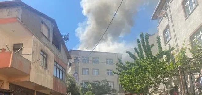 İstanbul’da 5 katlı binanın çatısında yangın!