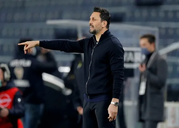 Erol Bulut’un elindeki kağıdın sırrı çözüldü! Derbiye damga vurmuştu