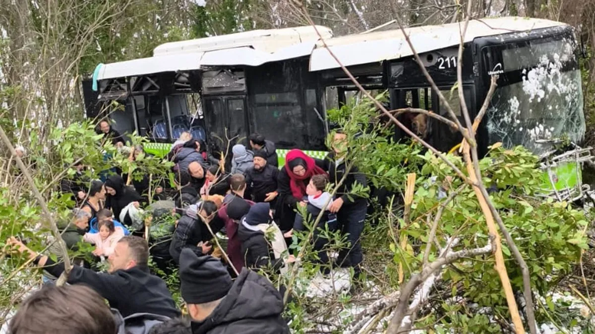 Kocaeli’de otobüs şarampole yuvarlandı! Yaralılar var