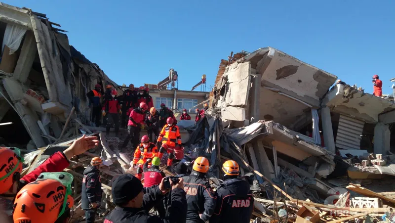 Depremin vurduğu Elazığ ve Malatya'da yıkımın boyutu gün ağarınca ortaya çıktı! İşte son durum 19