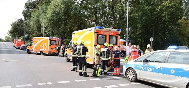 Berlin’de araç kalabalığa daldı!