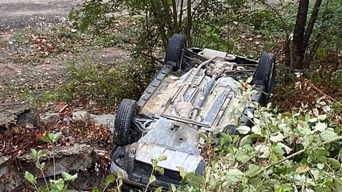 Sinop'ta otomobil şarampole yuvarlandı: 1 yaralı