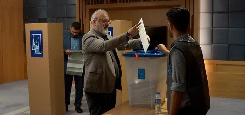 Bağdat'ta seçim sandıkları yandı
