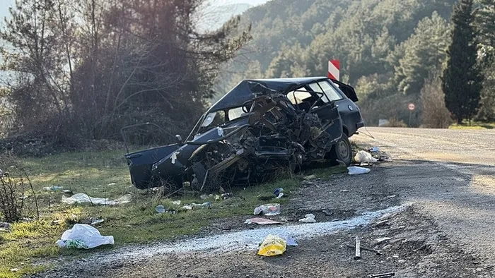 karabukte-kahreden-kaza-otomobil-ile-kamyon-carpisti-2-olu-1772647310004.jpeg Karabük'te kahreden kaza! Otomobil ile kamyon çarpıştı: 2 ölü - 2