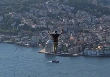 İstanbul Boğazı'nda tarihi anlar! Estonyalı akrobat Roose ip üstünde Asya'dan Avrupa'ya geçti