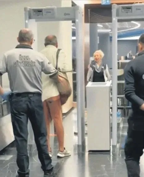 ¡Este no es su primer incidente! Reha Muhtar, incluida en la lista negra, profirió insultos en el avión.