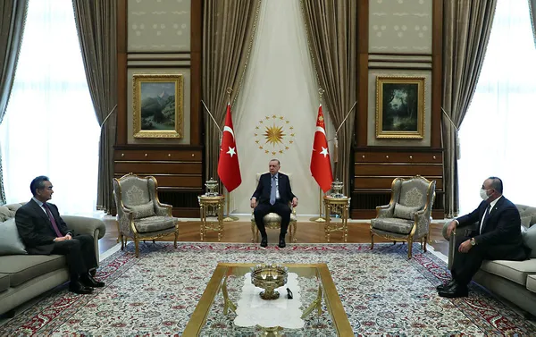 son-dakika-baskan-erdogan-cin-disisleri-bakani-ile-gorustu-1616675404994.jpg Son dakika: Başkan Erdoğan Çin Dışişleri Bakanı ile görüştü - 2