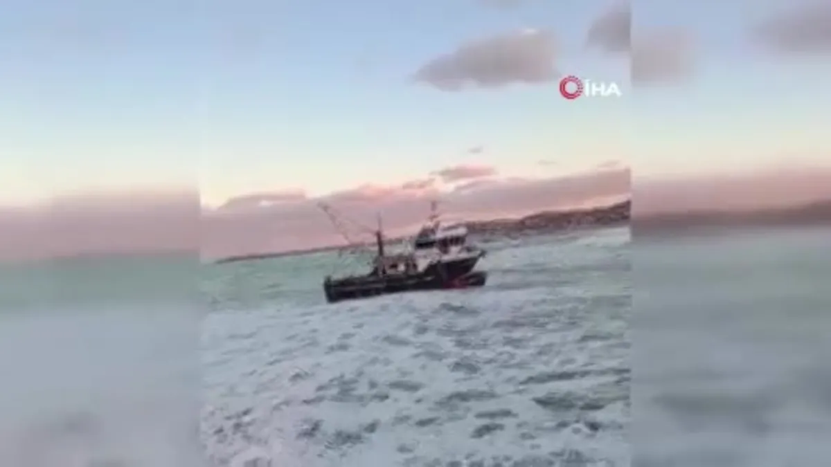 İstanbul'da kuvvetli rüzgar balıkçıları olumsuz etkiledi tekneler limana yanaşamadı