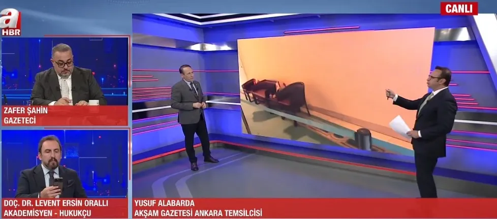 chp-yeni-parti-geriliminde-yeni-perde-meclis-koridorlarinda-guzergah-savasi-yasananlar-fikri-ayrilik-degil-cik-1792526305618.jpg Akşam Gazetesi Ankara Temsilcisi Yusuf Alabarda, CHP’deki siyasi hesaplaşmaya sert sözlerle tepki gösterdi (Fotoğraf: ahaber.com.tr / ekran görüntüsü)
