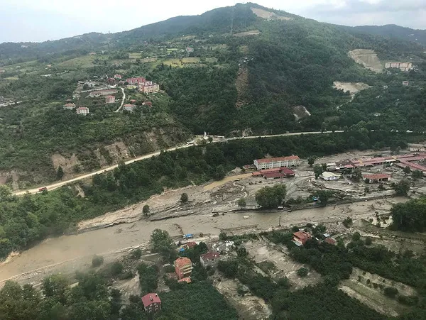 Son dakika: Başkan Erdoğan sel felaketinin yaşandığı Kastamonu'da! 3 il afet bölgesi ilan edildi! Yıkılan evler yeniden yapılacak - 18
