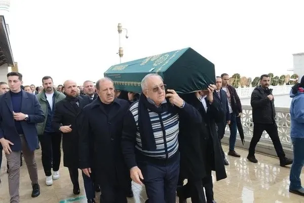 kalyoncu-ailesinin-aci-gunu-fahri-cengiz-kalyoncu-son-yolculuguna-ugurlandi-1703161907236.jpeg Kalyoncu ailesinin acı günü! Fahri Cengiz Kalyoncu son yolculuğuna uğurlandı - 5