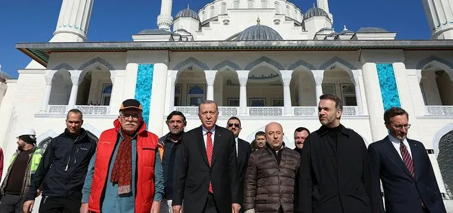 Başkan Erdoğan Barbaros Hayrettin Paşa Camisi’nde incelemelerde bulundu! 8 aylık Lina bebek ile görüntüleri yürekleri ısıttı