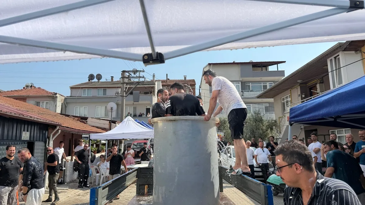 İznik'te sıra dışı gelin alma töreni: Damat neye uğradığını şaşırdı