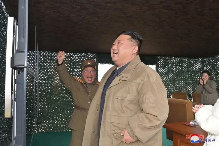 Kızını ilk defa orada gösterdi! Kuzey Kore lideri yine şaşkına çevirdi