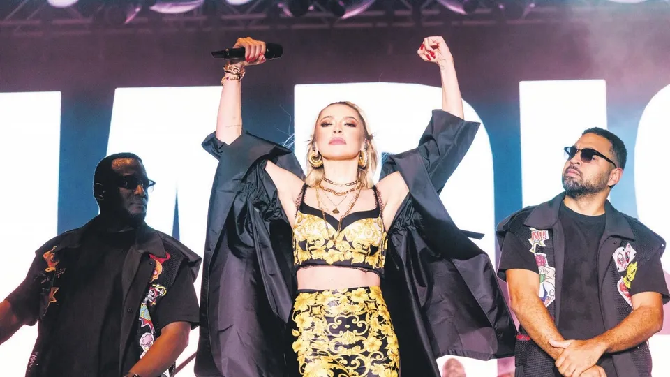 Mehmet Dinçerler'den boşanan Hadise’den gövde gösterisi! Sahnede şov yaptı
