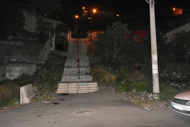 İzmir’de kuzenini tüfek ve bıçakla yaralayıp ardından duş aldı! Şüphelinin rahat tavırları şaşırttı - 3
