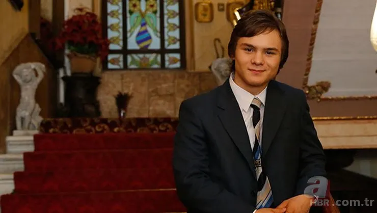 Naim filminde Naim Süleymanoğlu'nu canlandıran oyuncu kimdir? Van Eck nereli, kaç yaşında? 17