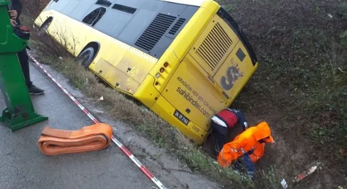 Çekmeköy'de İETT otobüsü devrildi! Yaralılar var - 2