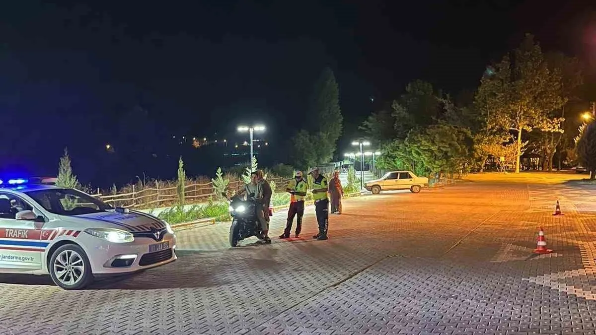 Bilecik'te 187 sürücüye trafik cezası yazıldı