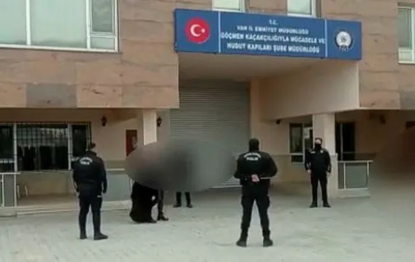 vanda-gocmen-kacakcilarina-operasyon-104-supheli-yakalandi-1678084363642.jpg Van'da göçmen kaçakçılarına operasyon! 104 şüpheli yakalandı - 3