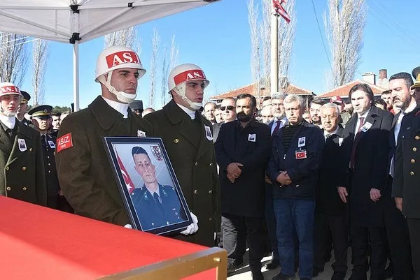 Türkiye kahraman şehitlerini son yolculuğuna uğurladı | Hamile eş ve anneden şehide son veda! 6 ilde tören