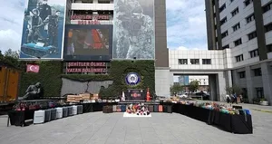 Hepsi ele geçirildi! Gözlük, saat ve çanta...