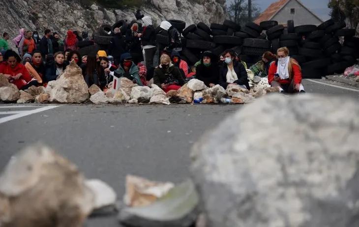 Karadağ’da taht töreni protestosu! 50 kişi yaralandı