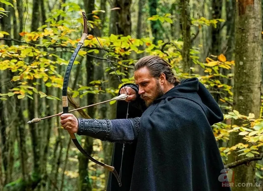 Burak Çelik buz gibi havada denize girdi! Böyle paylaştı... 2