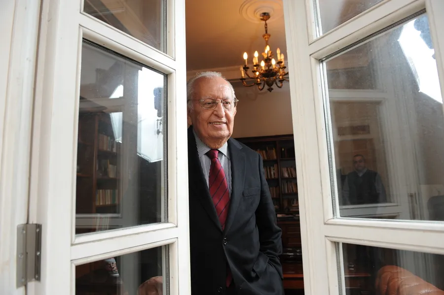 eski-tbmm-baskani-husamettin-cindoruk-hayatini-kaybetti-1775902805816.jpeg Fotoğraf: Depo Photos