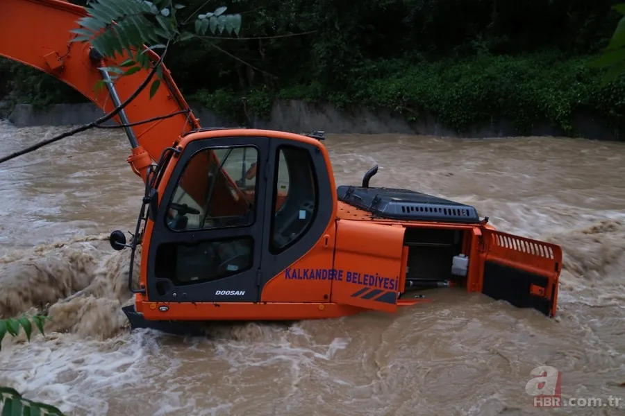 Rize'de şiddetli yağış eğitime ara verdirdi 8