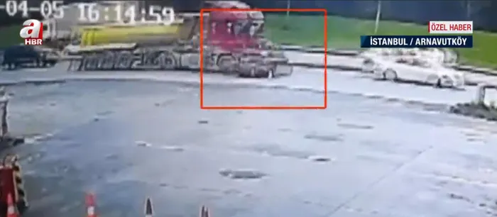 Son dakika: İstanbul Arnavutköy'de dehşet anları! TIR otomobili metrelerce sürükledi - 1