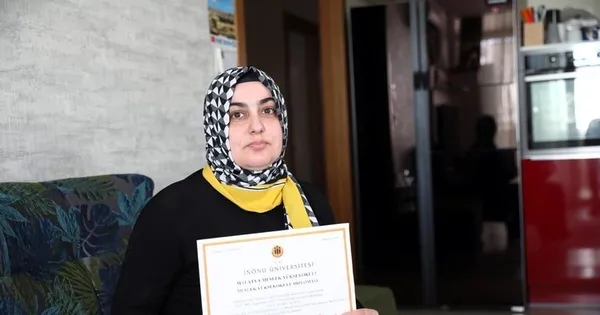adanada-28-subat-magduru-kadin-yasadiklarini-anlatti-yasak-kalktigi-gun-perugumu-cope-attim-1665208642638.jpeg Adana’da 28 Şubat mağduru kadın yaşadıklarını anlattı! “Yasak kalktığı gün peruğumu çöpe attım” - 2