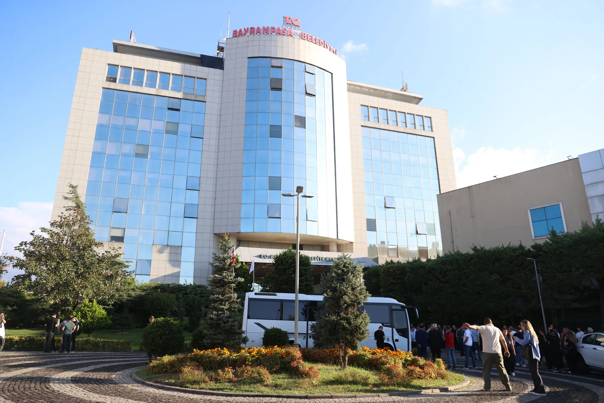 Bayrampaşa Belediyesi'ne yolsuzluk operasyonu: 13 kişi için gözaltı kararı